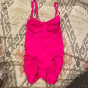 New in box Skims sculpting bodysuit in flamingo